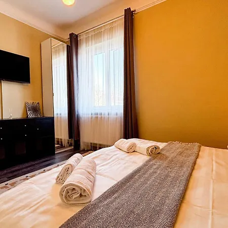 Park Apartment *